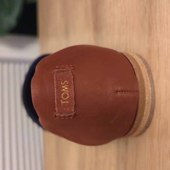 Toms, Navy & Leather Flats, Size 8 & 9 - Picture 3 of 6